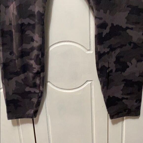 Wild Fable Gray Camouflage Leggings size 2X - Picture 3 of 7